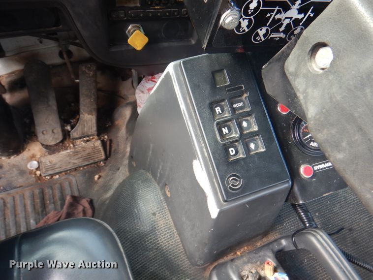 image for item DA5447 1998 GMC T6500  pothole patcher truck