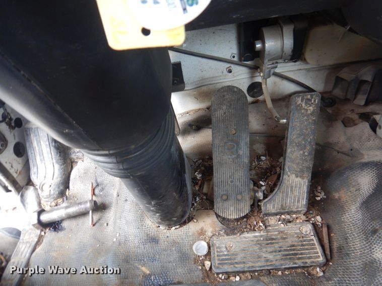 image for item DA5447 1998 GMC T6500  pothole patcher truck