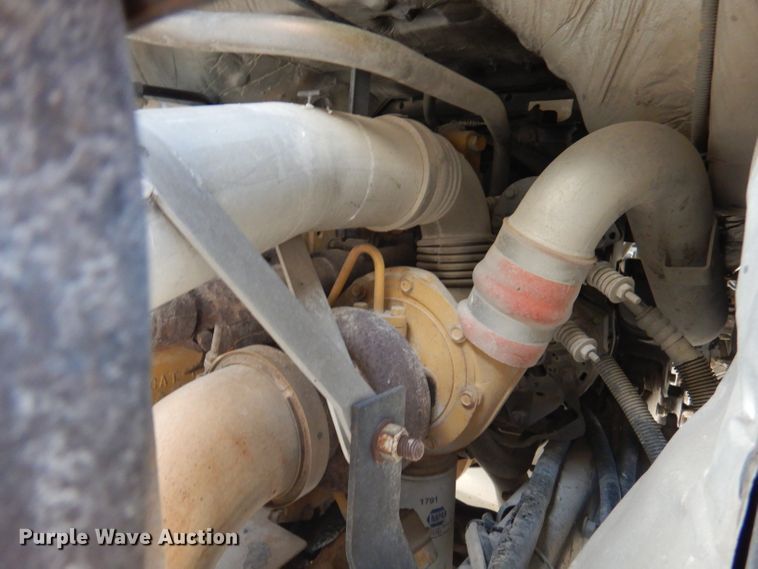 image for item DA5447 1998 GMC T6500  pothole patcher truck