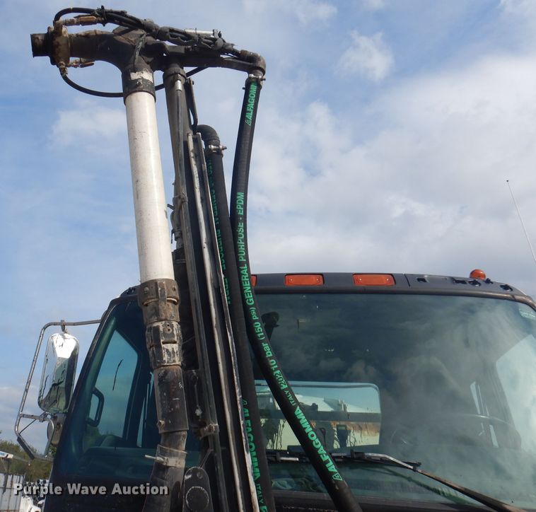 image for item DA5447 1998 GMC T6500  pothole patcher truck