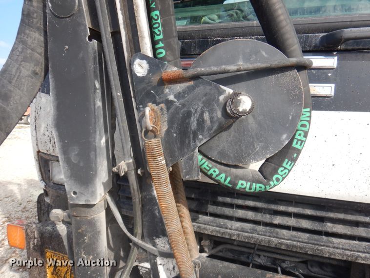 image for item DA5447 1998 GMC T6500  pothole patcher truck