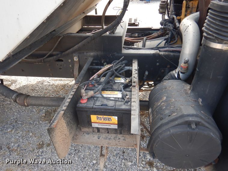 image for item DA5447 1998 GMC T6500  pothole patcher truck