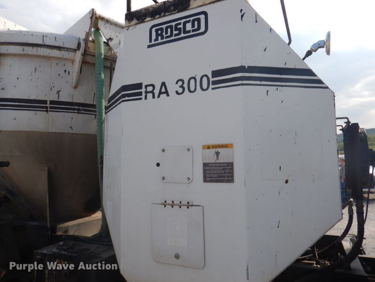 image for item DA5447 1998 GMC T6500  pothole patcher truck