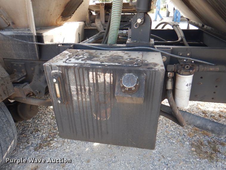 image for item DA5447 1998 GMC T6500  pothole patcher truck