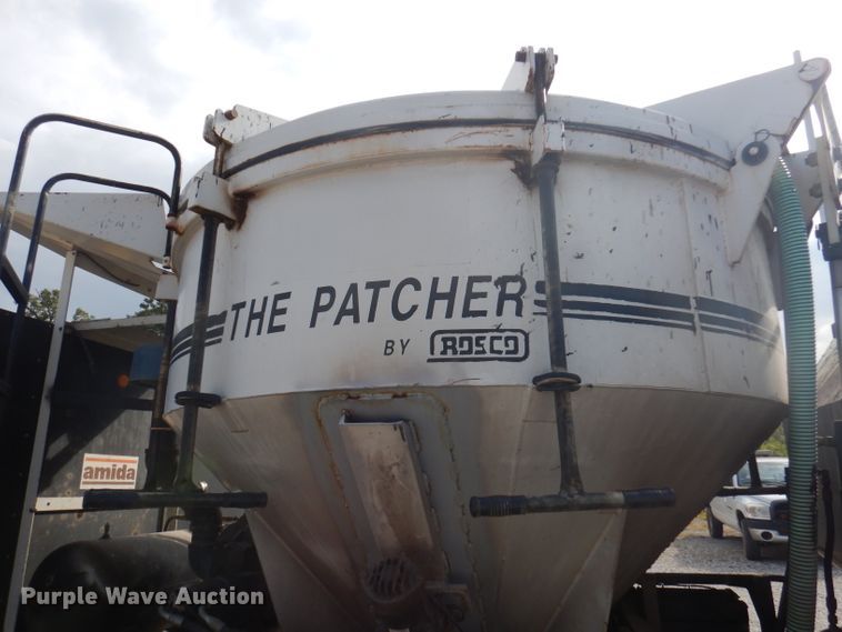 image for item DA5447 1998 GMC T6500  pothole patcher truck