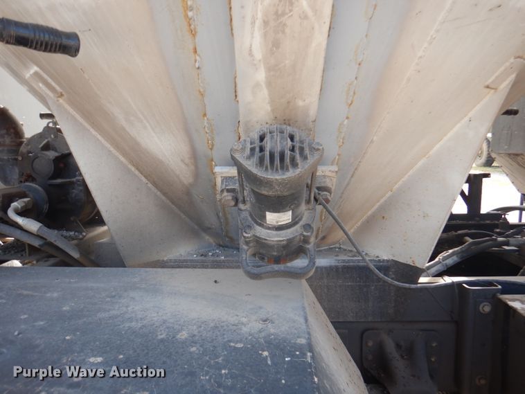 image for item DA5447 1998 GMC T6500  pothole patcher truck