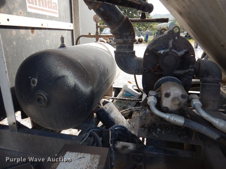 image for item DA5447 1998 GMC T6500  pothole patcher truck