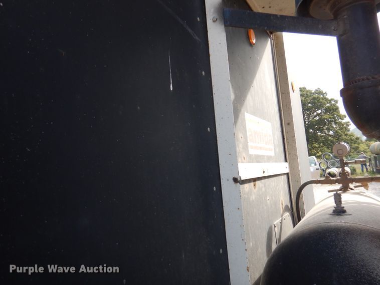 image for item DA5447 1998 GMC T6500  pothole patcher truck