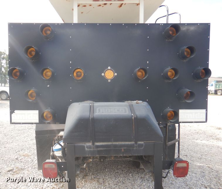 image for item DA5447 1998 GMC T6500  pothole patcher truck