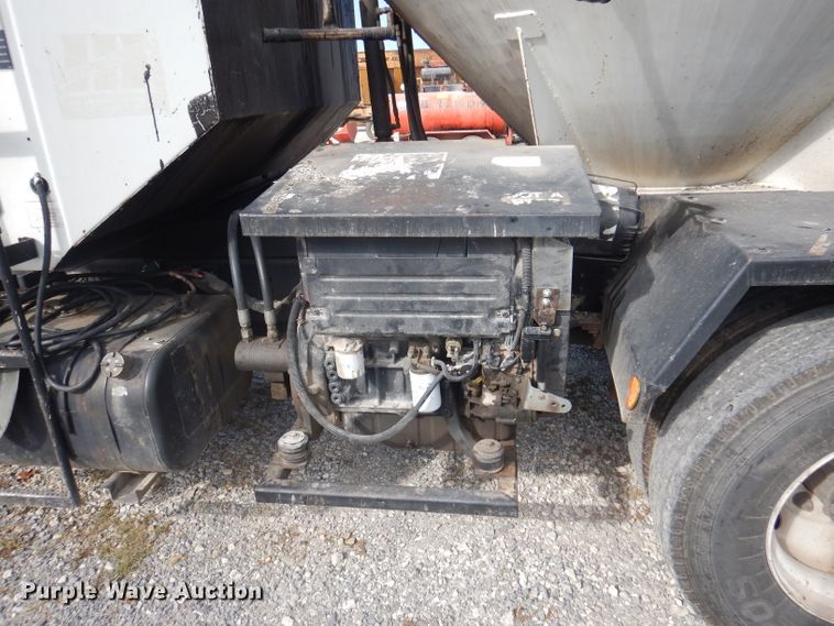 image for item DA5447 1998 GMC T6500  pothole patcher truck