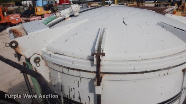 image for item DA5447 1998 GMC T6500  pothole patcher truck