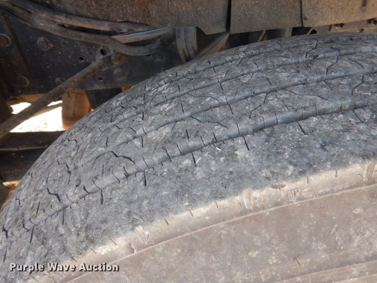 image for item DA5447 1998 GMC T6500  pothole patcher truck