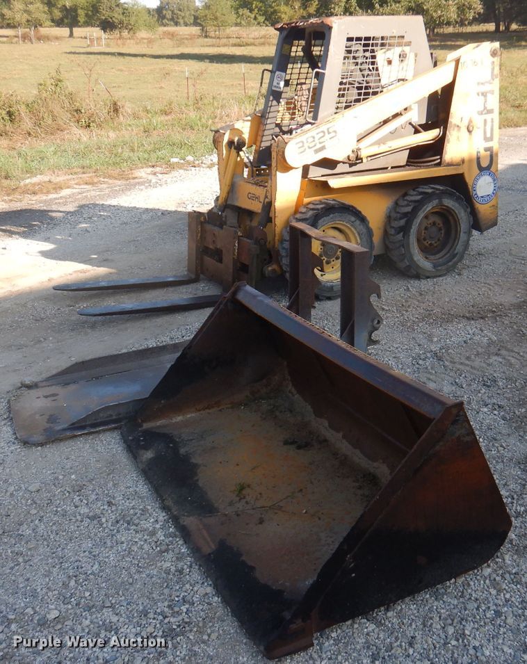 image for item DA5462 1999 Gehl SL3825  skid steer loader