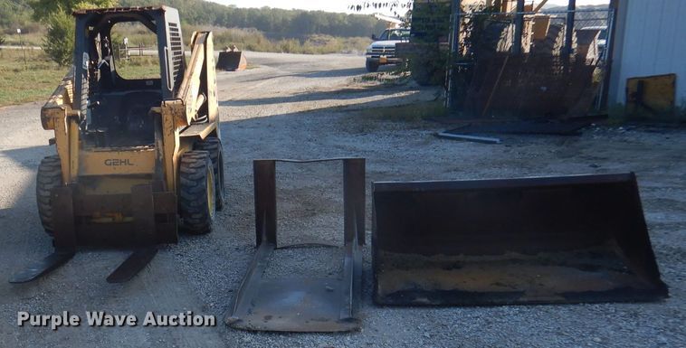 image for item DA5462 1999 Gehl SL3825  skid steer loader