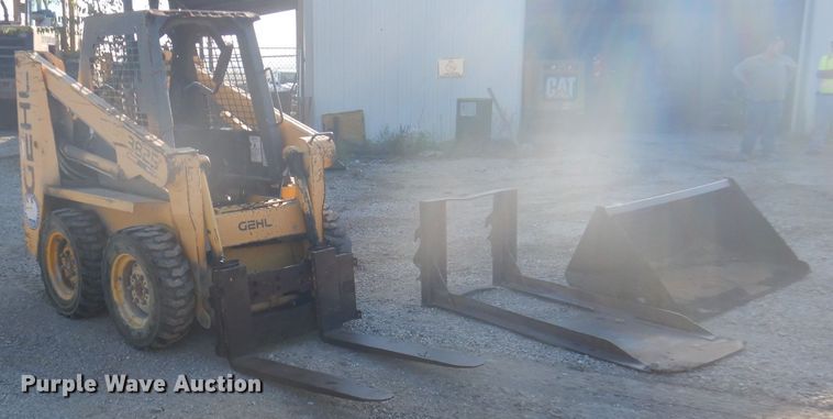 image for item DA5462 1999 Gehl SL3825  skid steer loader