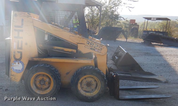 image for item DA5462 1999 Gehl SL3825  skid steer loader