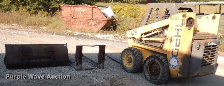 image for item DA5462 1999 Gehl SL3825  skid steer loader