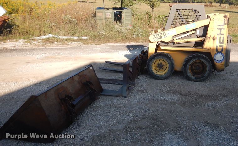 image for item DA5462 1999 Gehl SL3825  skid steer loader