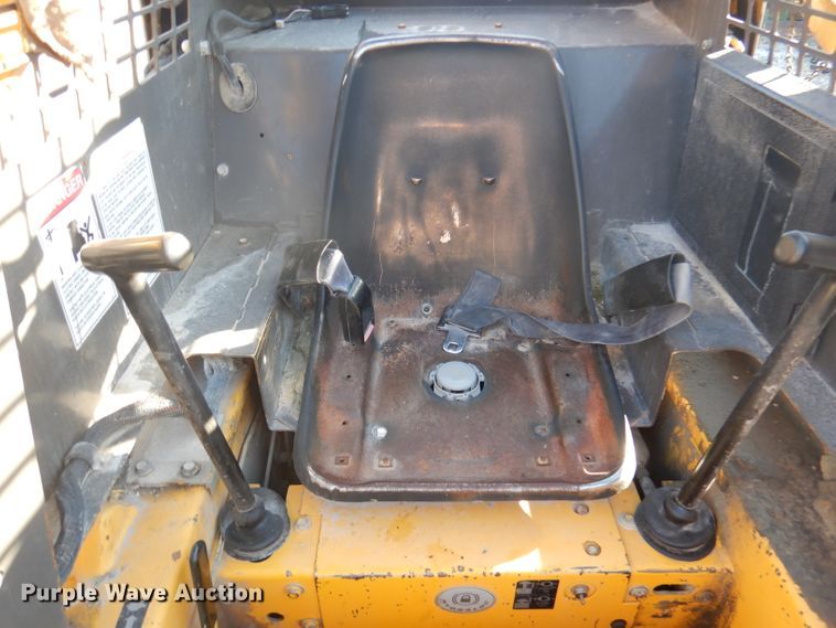 image for item DA5462 1999 Gehl SL3825  skid steer loader