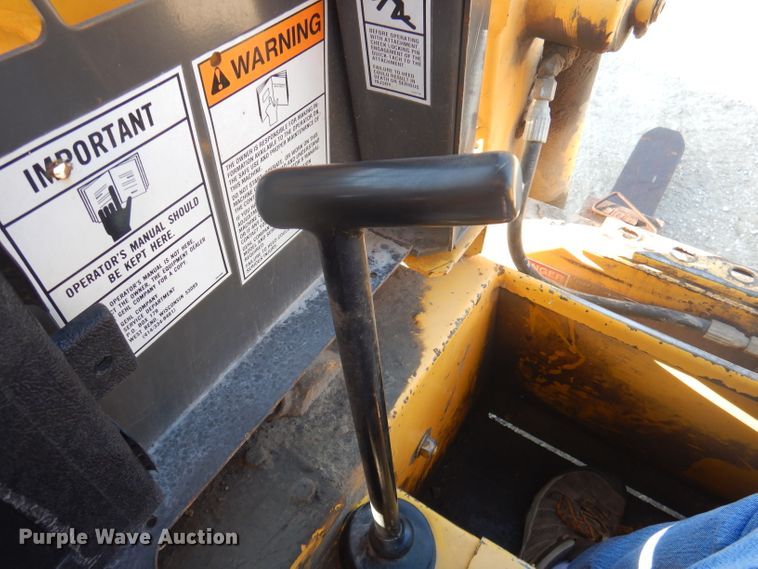 image for item DA5462 1999 Gehl SL3825  skid steer loader