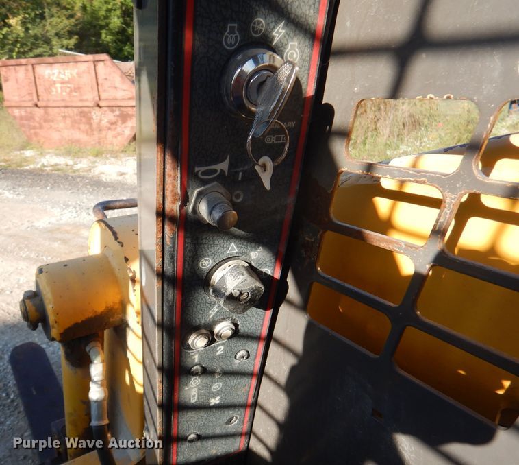 image for item DA5462 1999 Gehl SL3825  skid steer loader