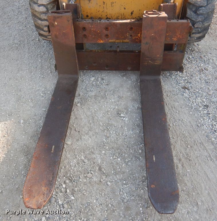 image for item DA5462 1999 Gehl SL3825  skid steer loader