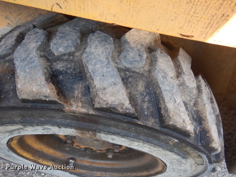 image for item DA5462 1999 Gehl SL3825  skid steer loader