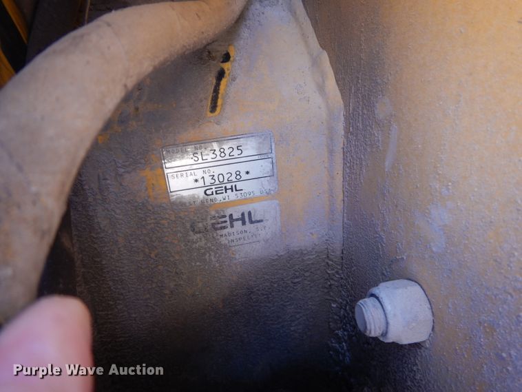 image for item DA5462 1999 Gehl SL3825  skid steer loader