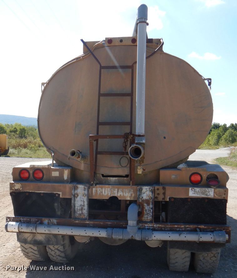 image for item DA5469 1973 Ford L9000  water truck