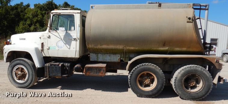 image for item DA5469 1973 Ford L9000  water truck