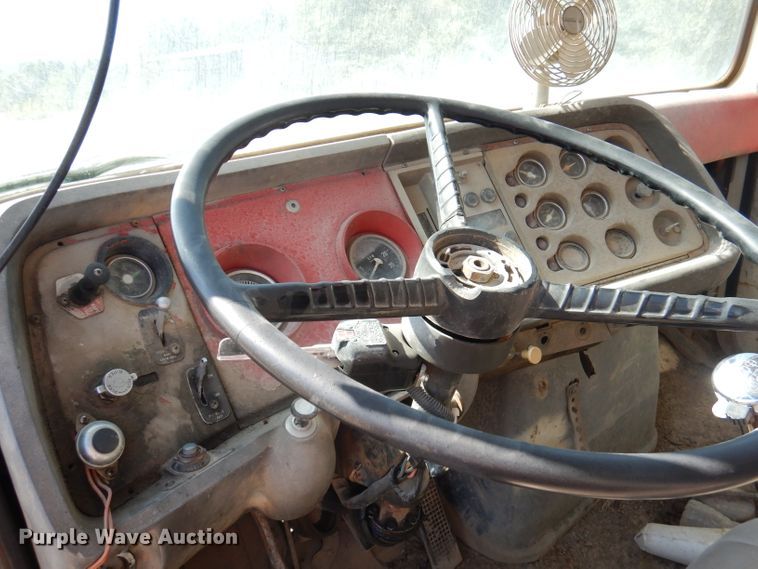 image for item DA5469 1973 Ford L9000  water truck