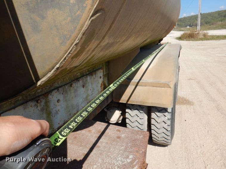 image for item DA5469 1973 Ford L9000  water truck