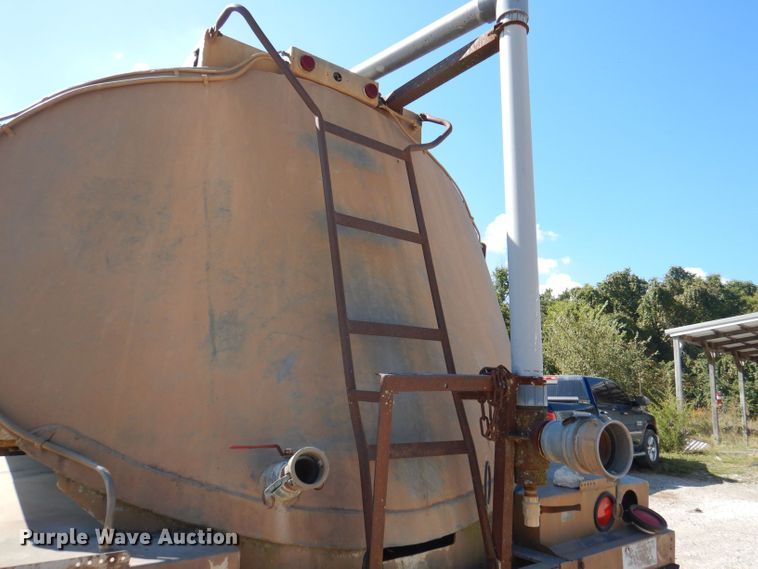 image for item DA5469 1973 Ford L9000  water truck