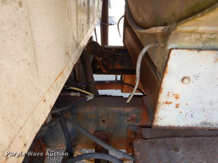 image for item DA5469 1973 Ford L9000  water truck