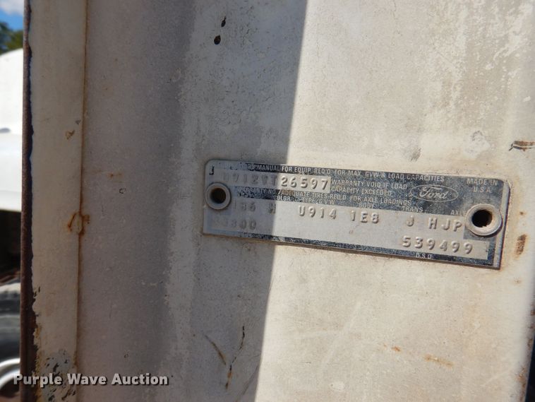 image for item DA5469 1973 Ford L9000  water truck