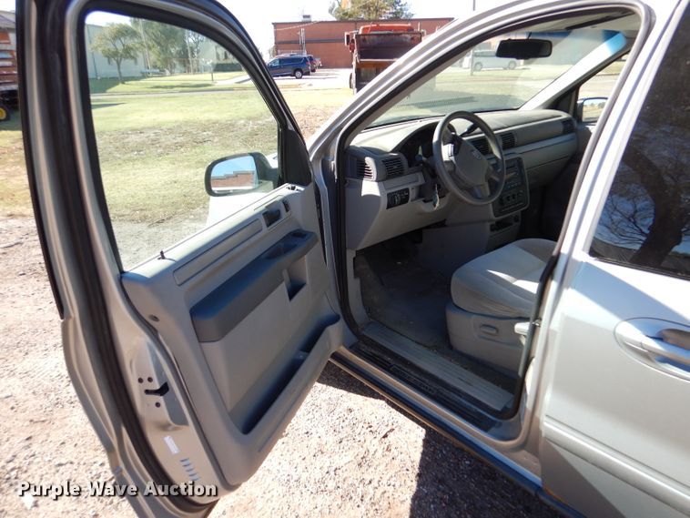 image for item DJ7540 2007 Ford Freestar  van