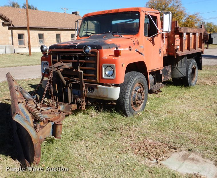 image for item DJ7541 1984 International 1754  dump truck
