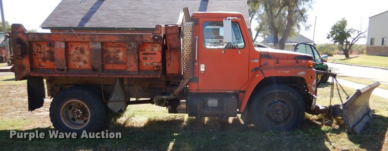image for item DJ7541 1984 International 1754  dump truck