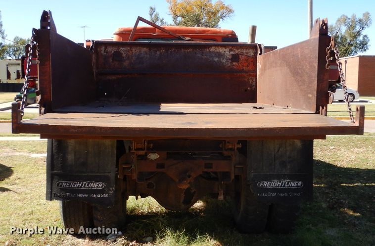 image for item DJ7541 1984 International 1754  dump truck