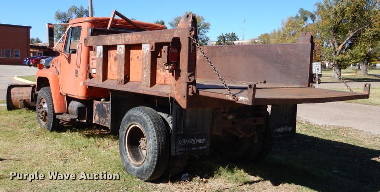 image for item DJ7541 1984 International 1754  dump truck