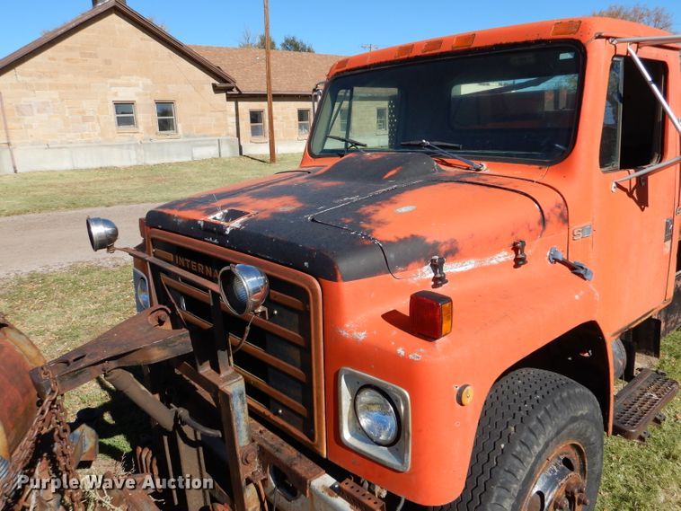 image for item DJ7541 1984 International 1754  dump truck