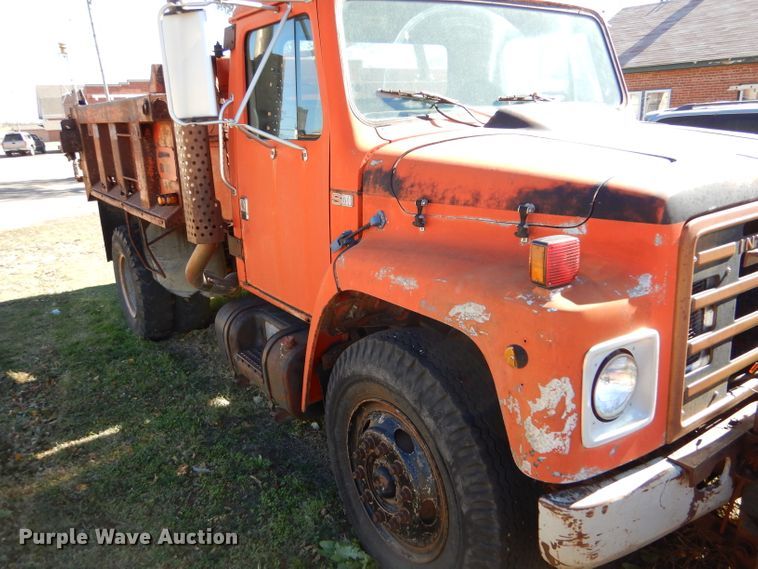 image for item DJ7541 1984 International 1754  dump truck