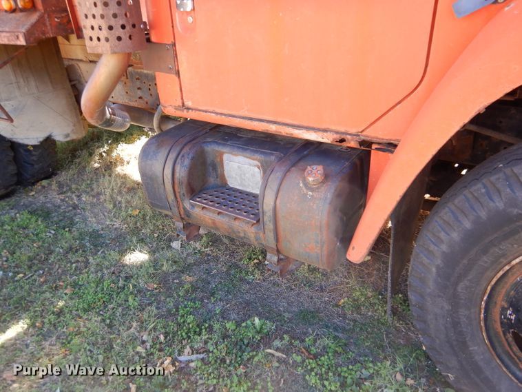 image for item DJ7541 1984 International 1754  dump truck