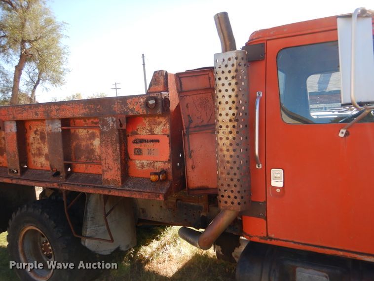 image for item DJ7541 1984 International 1754  dump truck