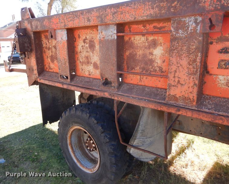 image for item DJ7541 1984 International 1754  dump truck