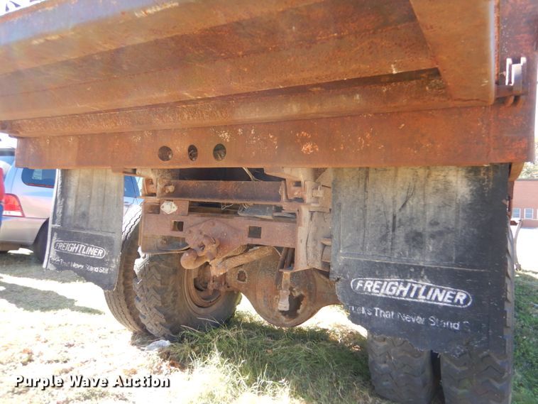 image for item DJ7541 1984 International 1754  dump truck