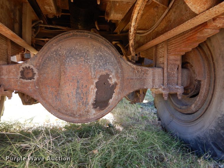 image for item DJ7541 1984 International 1754  dump truck