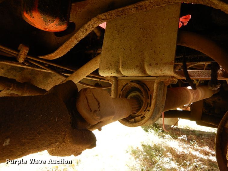 image for item DJ7541 1984 International 1754  dump truck