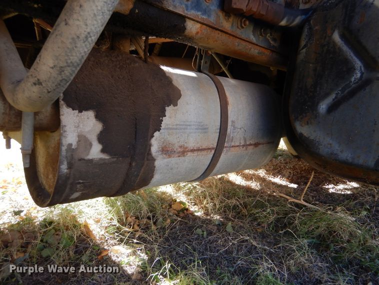 image for item DJ7541 1984 International 1754  dump truck