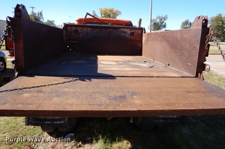 image for item DJ7541 1984 International 1754  dump truck